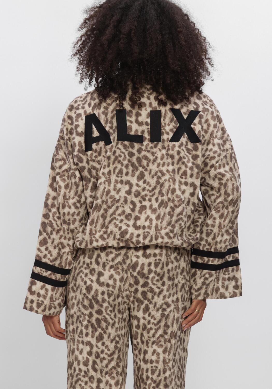 ALIX THE LABEL Jack LADIES WOVEN SPORTY ANIMAL JACKET en marron - large