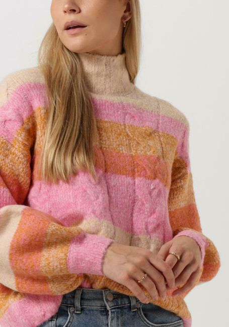 Y.A.S. Col roulé YASMARLIA LS CABLE KNIT PULLOVER en rose - large