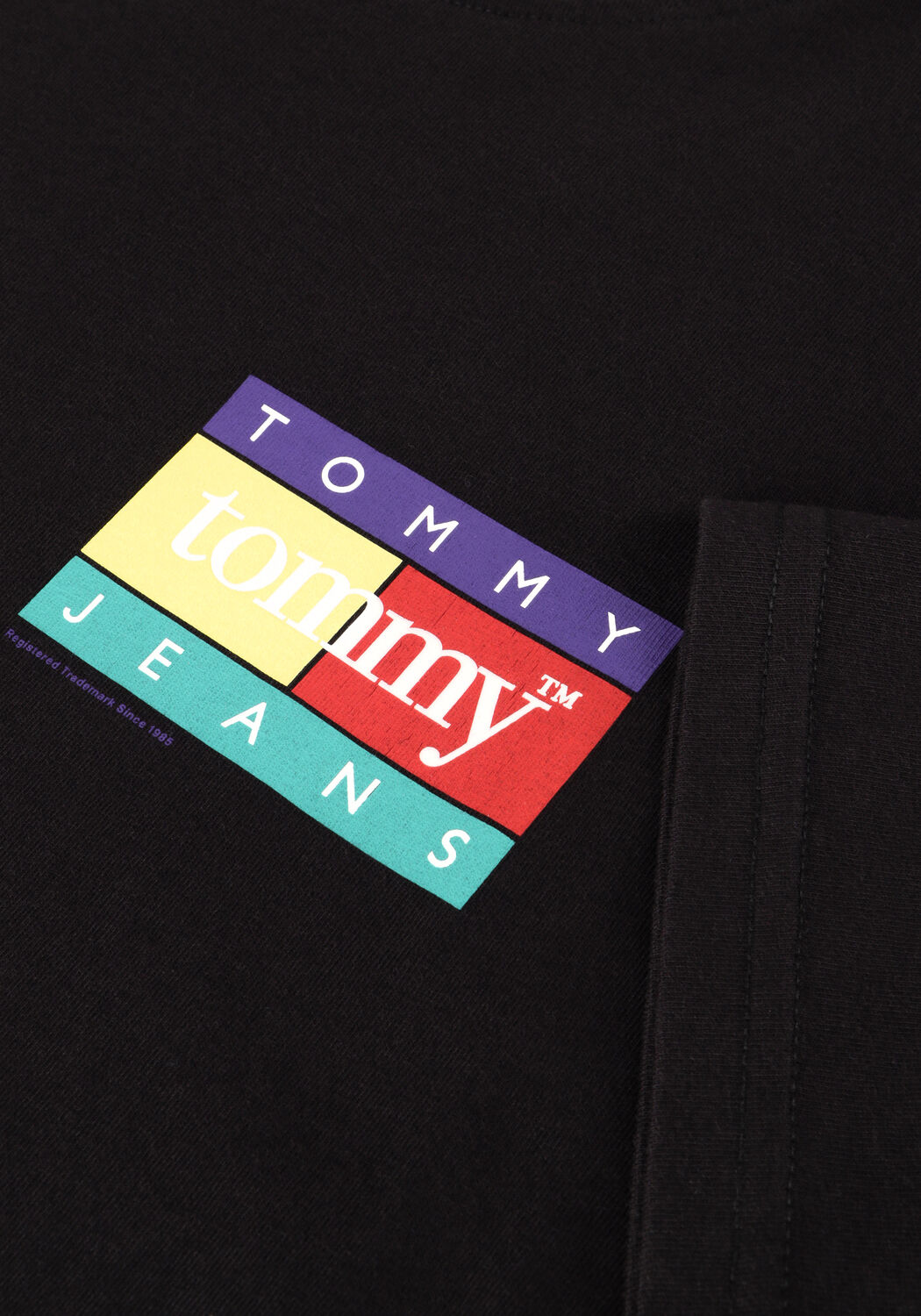 TOMMY JEANS T-shirt TJM REG POP COLOR FLAG en noir - large