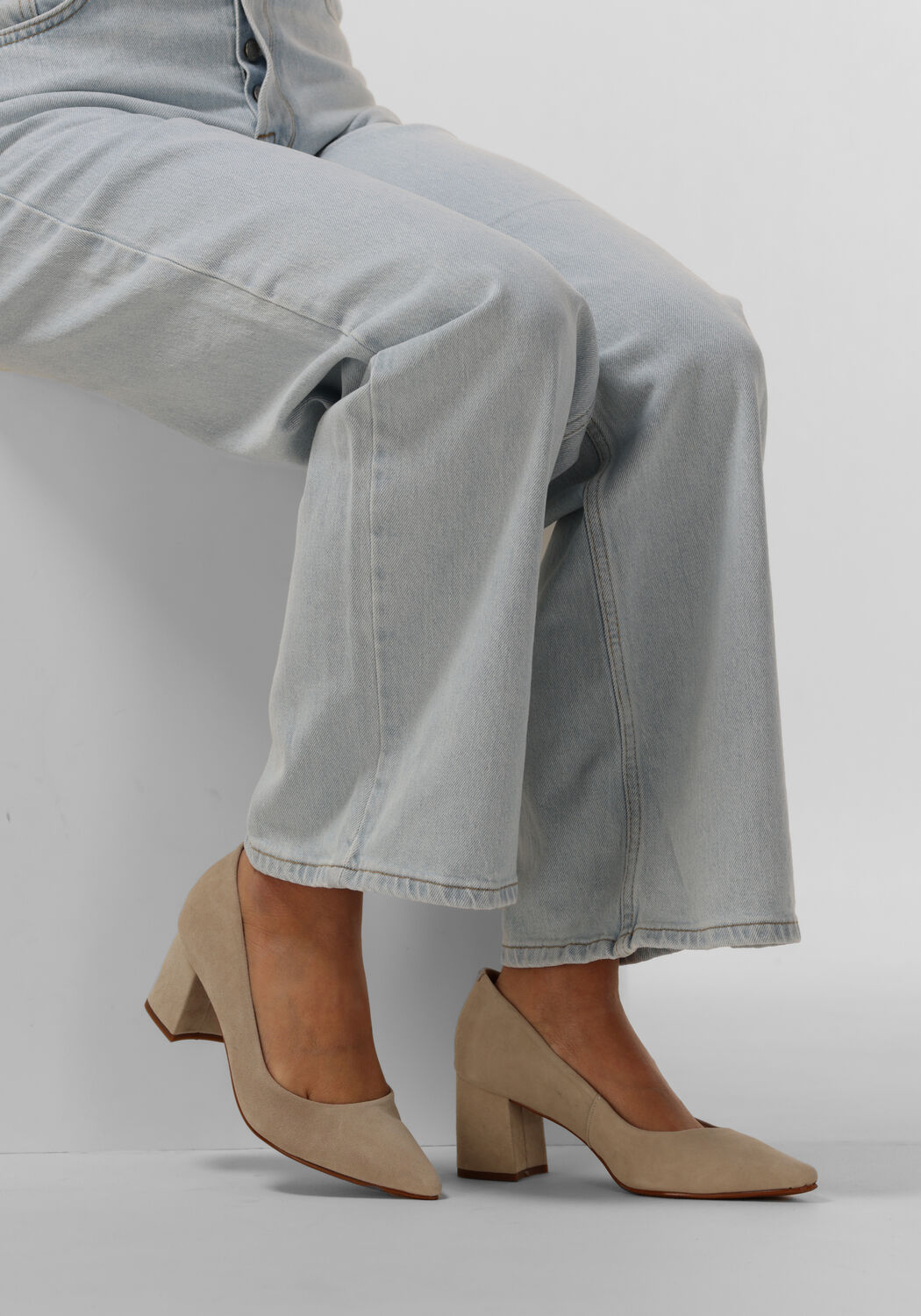 beige omoda pumps brenda