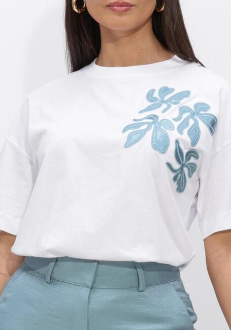 Witte JANSEN AMSTERDAM  RILEY SHIRT CO 184 SHORT SLEEVE WIDE FIT SATIN EMBROIDERY FLOWER - large