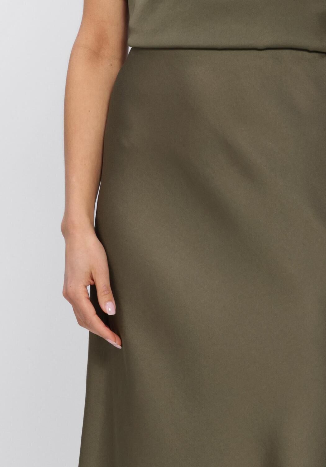 DRYKORN Jupe midi URA en vert - large