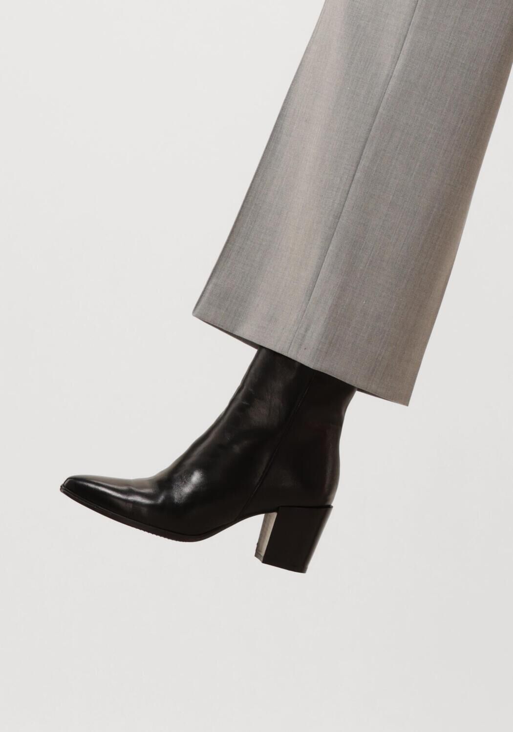 NOTRE-V AT 156 Bottines en noir - large