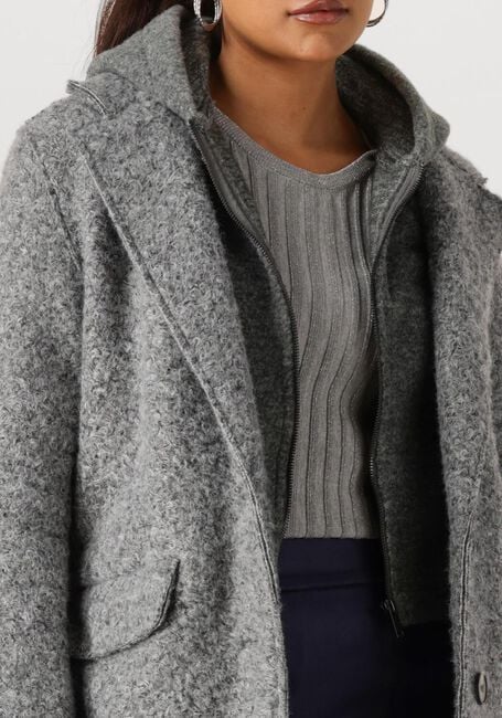 NUKUS Manteau INNA JACKET BOUCLE en gris - large