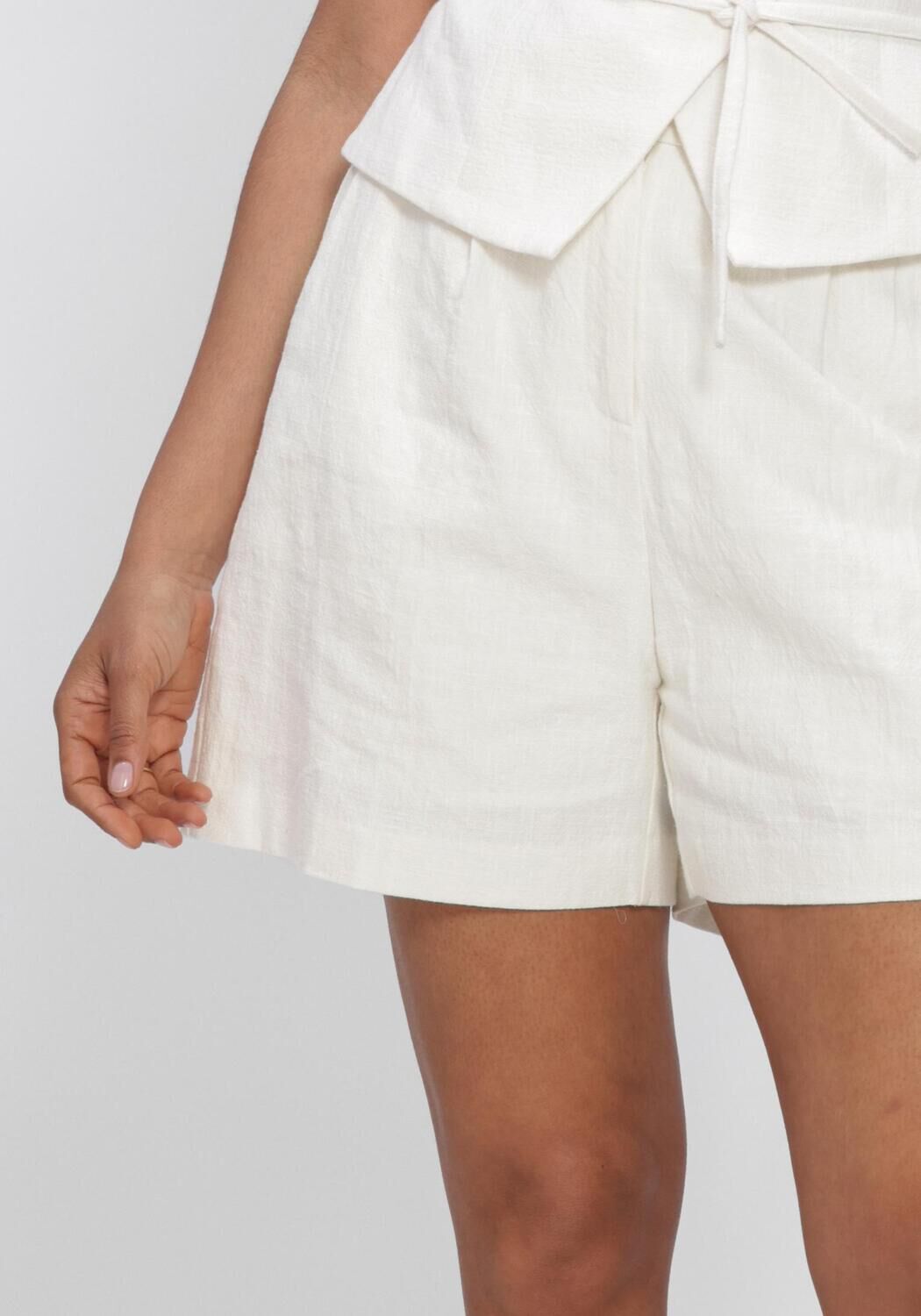 NEO NOIR SEGA RAMIE SHORTS Pantalons en blanc - large