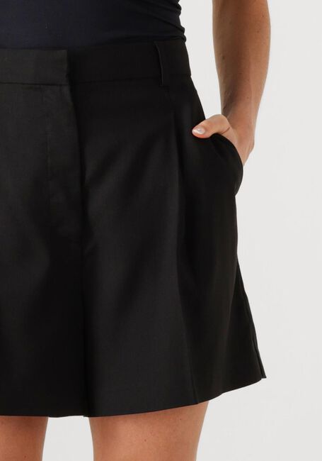 SECOND FEMALE Pantalon courte SHARO SHORTS en noir - large