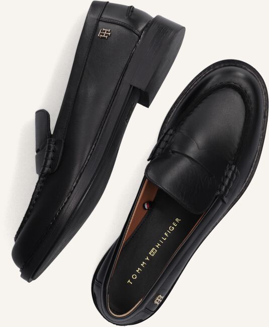 Zwarte TOMMY HILFIGER Loafers TH FLAPPY FLAT LOAFER Zwarte TOMMY HILFIGER Loafers TH FLAPPY FLAT LOAFER - large