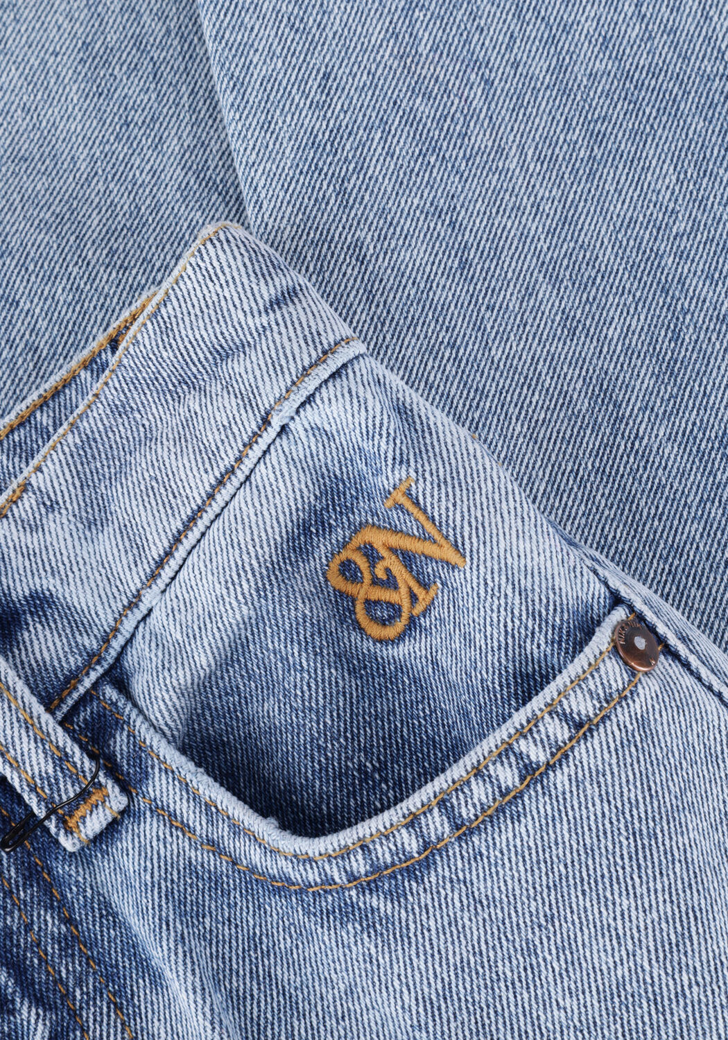 Fiori jeans store