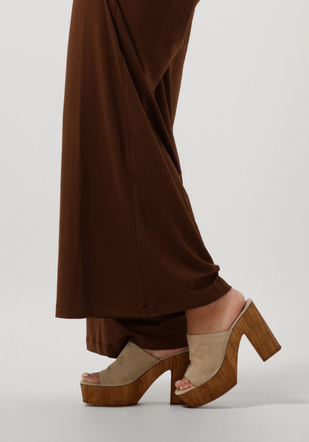 NOTRE-V Mules X FLORINE - CHACHA SLIDES en beige - large