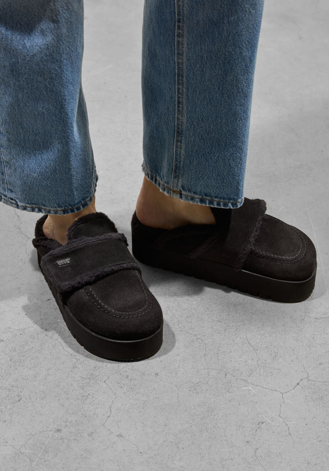 Zwarte NUBIKK Instappers TEDDY FUR - large