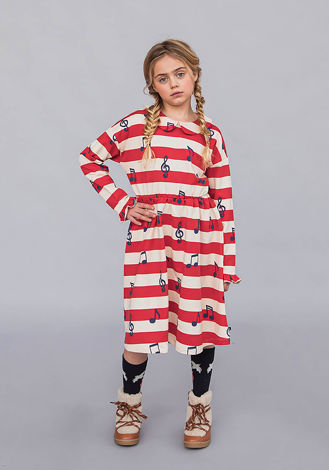 CARLIJNQ Robe midi MUSIC NOTES - DRESS LONGSLEEVE RUFFLES en rouge - large