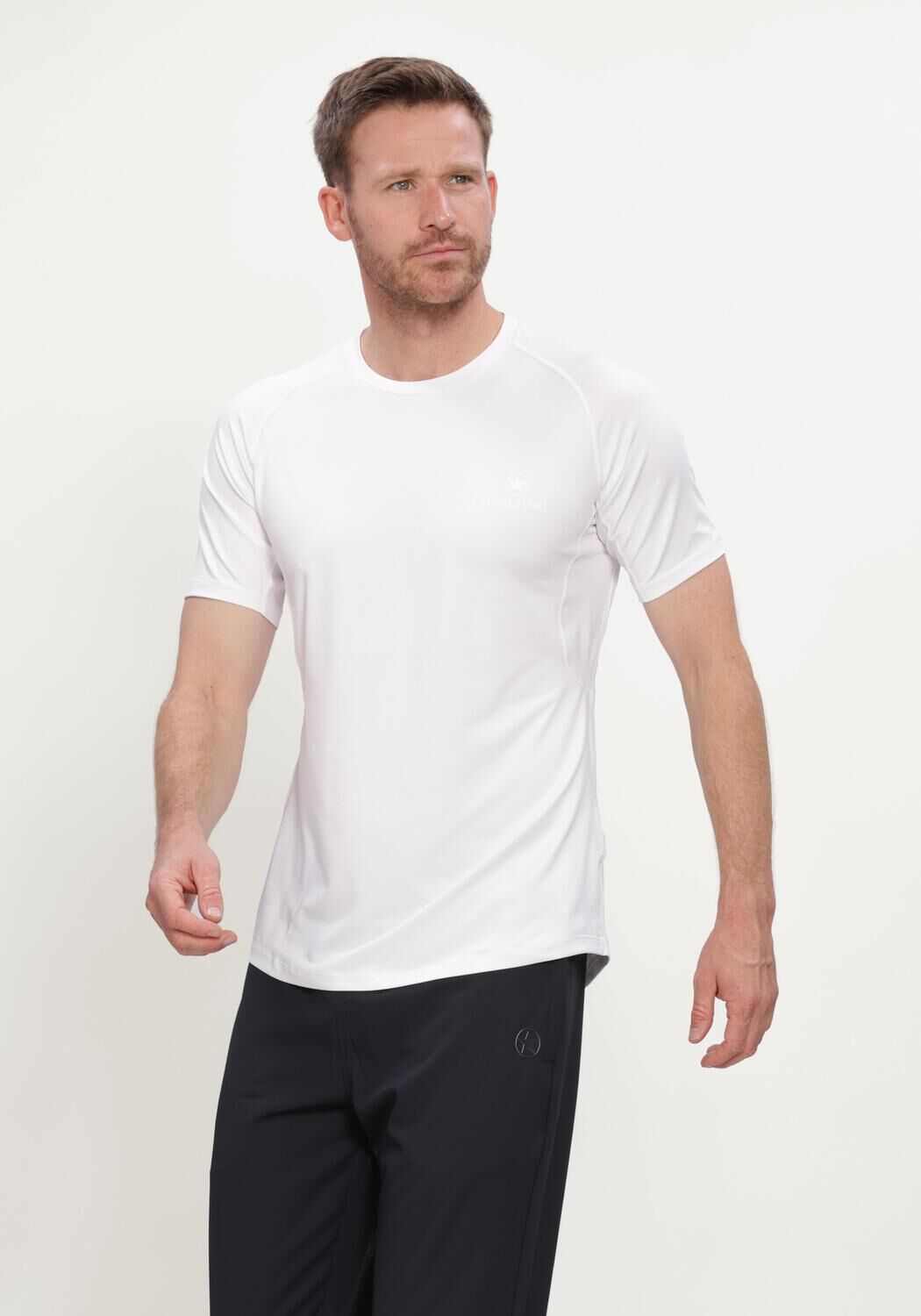 AIRFORCE PERFORMANCE LIGHT THERMO SHORT SLEEVE Polos & T-Shirts en blanc - large