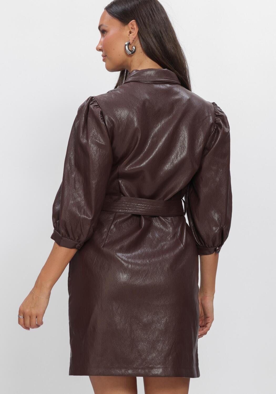 AAIKO Mini robe SEMIRA PU 689 en marron - large