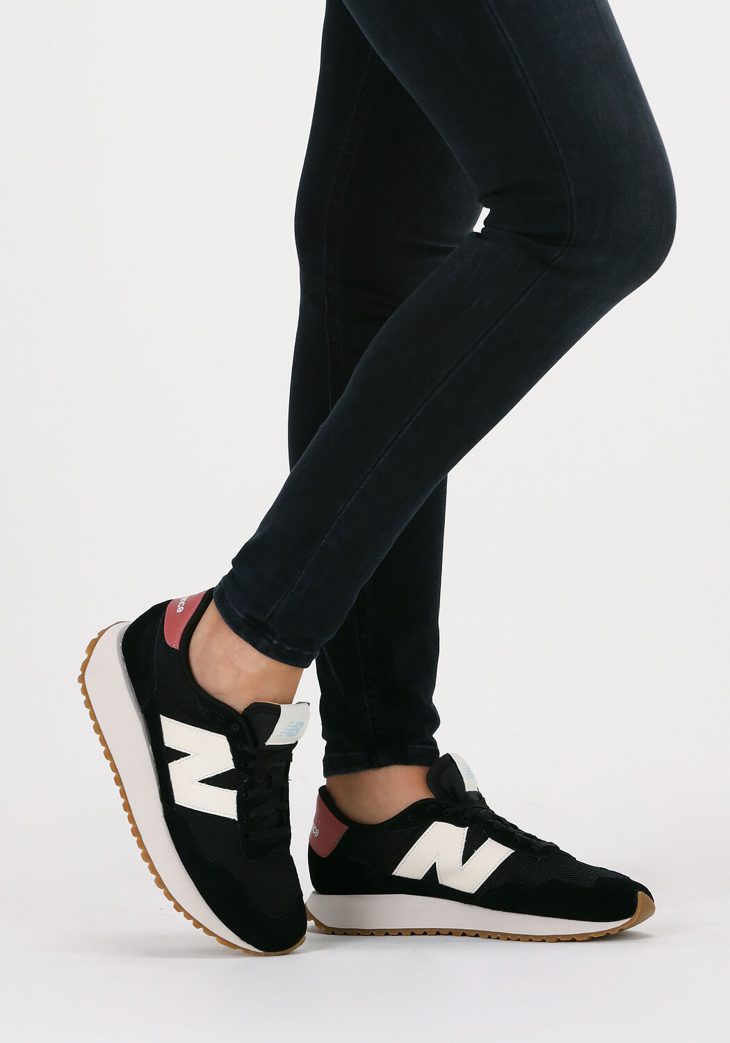 NEW BALANCE Baskets basses WS237 en noir - large