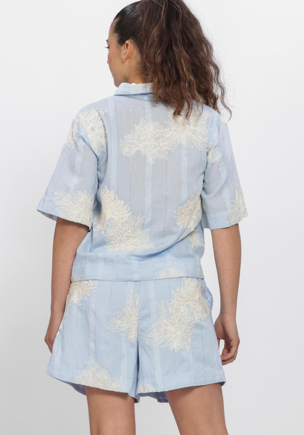 Lichtblauwe Y.A.S.  YASSKANA 2/4 SHIRT - large