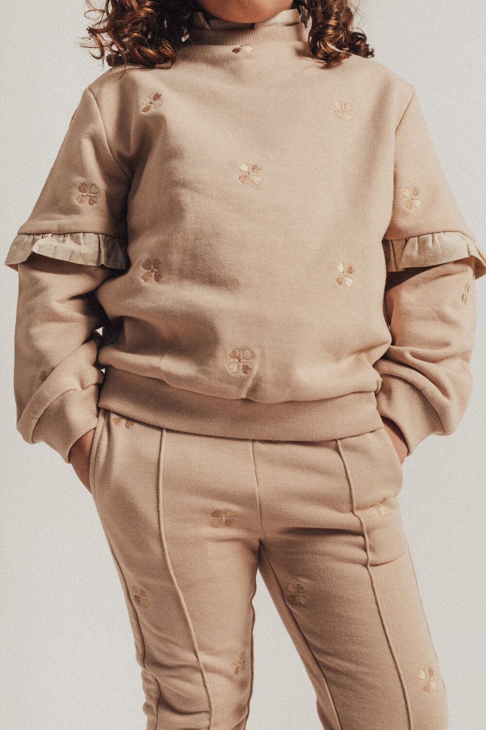 BAJE STUDIO Chandail DERBY en camel - large