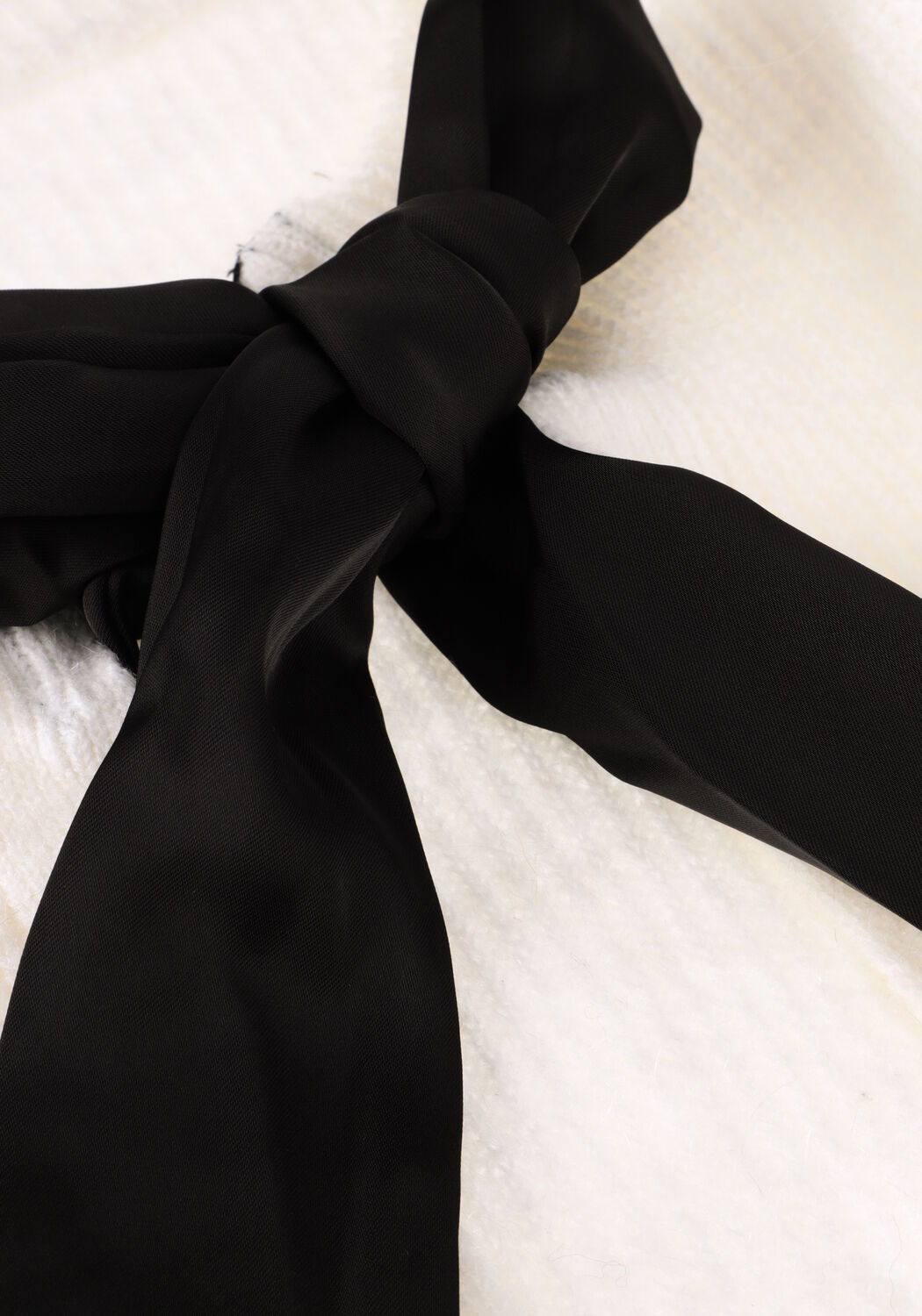 OBJECT Gilet OBJPARVI SATEEN BOW KNIT CARDIGAN en blanc - large