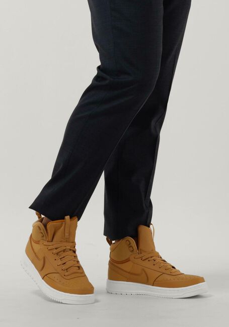 NIKE Baskets montantes COURT VISION MID MEN en camel - large