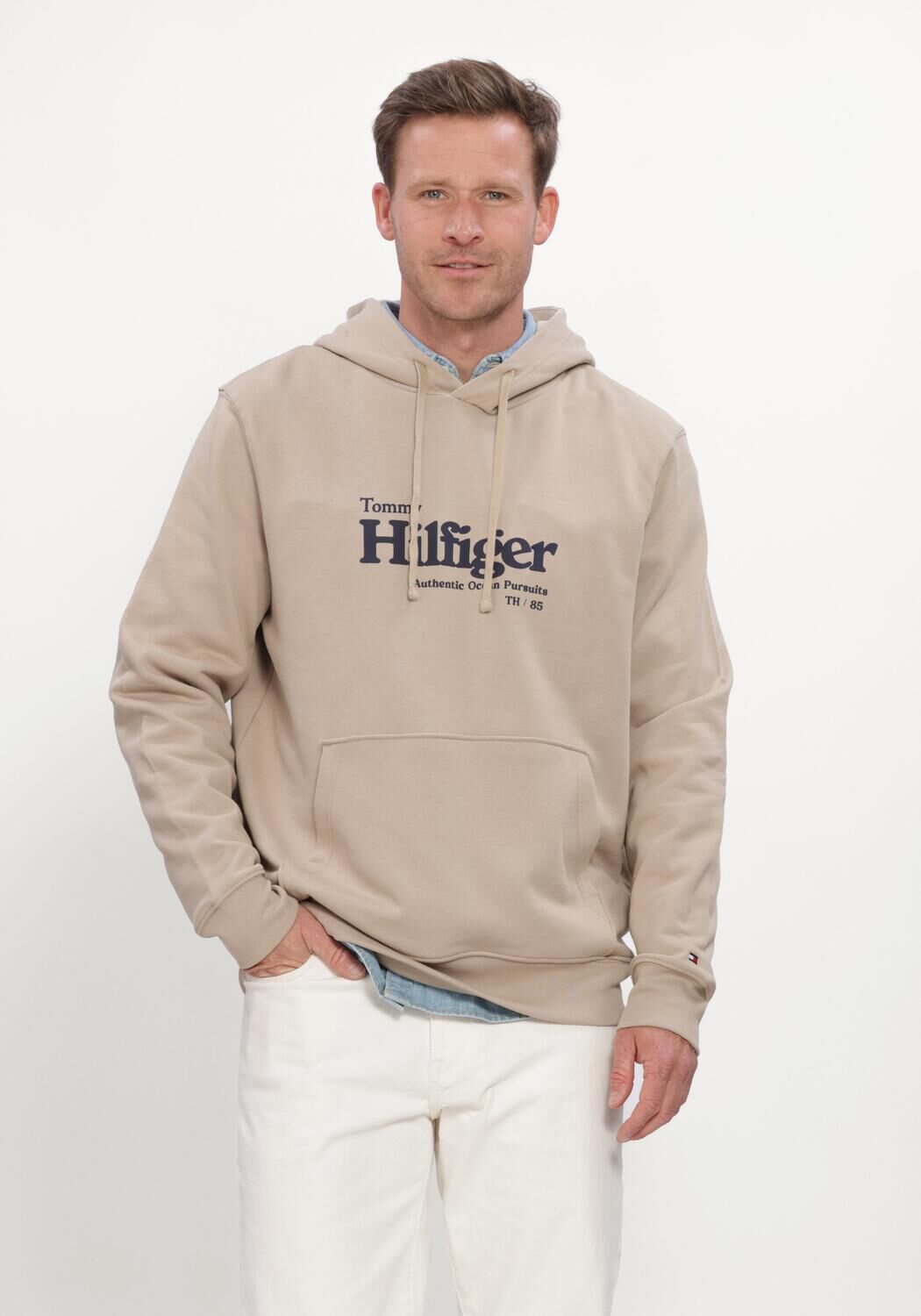 TOMMY HILFIGER Chandail NAUTICAL GRAPHIC HOODIE en beige - large