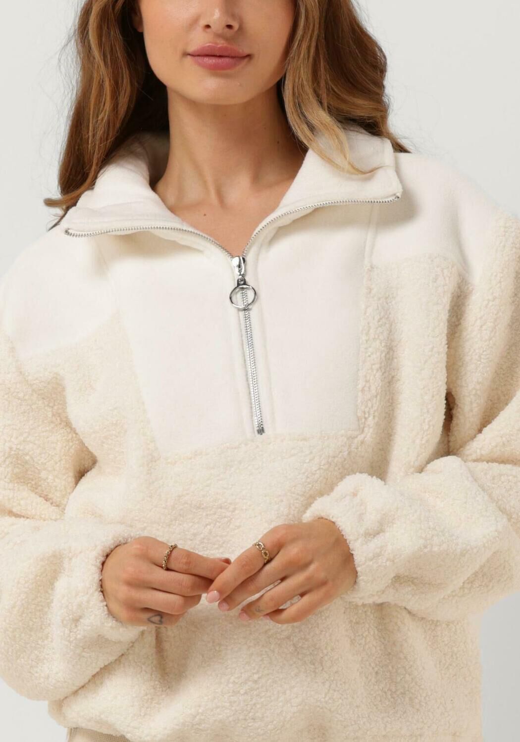 Grijze ANOTHER LABEL Sweater OLIVIA SWEATER L S Omoda