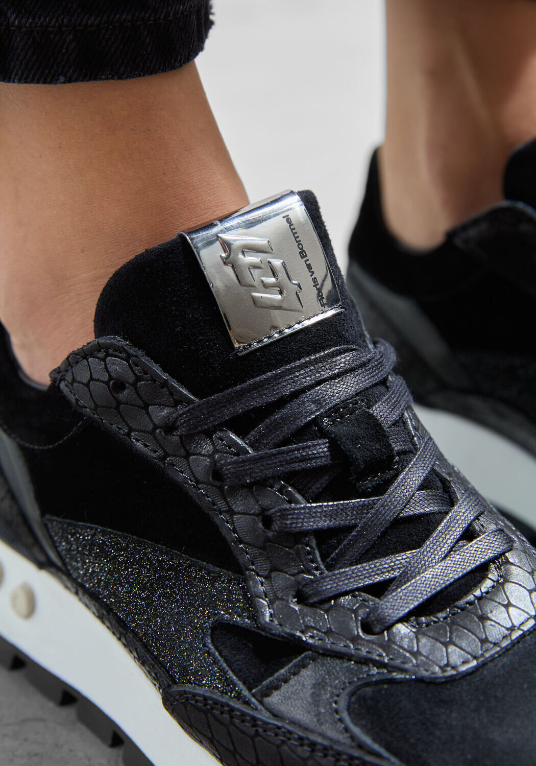 FLORIS VAN BOMMEL Baskets basses BLOKKI 04.03 en noir - large