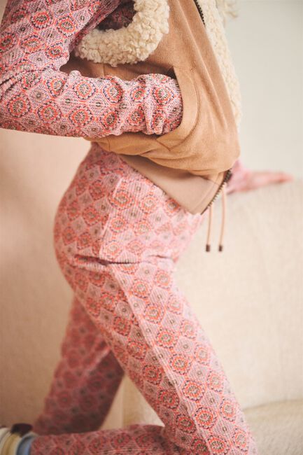 NONO Pantalon évasé SADY AOP FLARED PANTS en rose - large