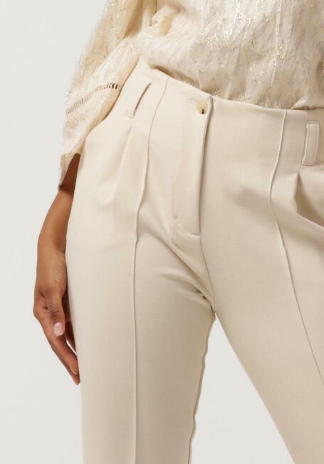 SUMMUM Pantalon TROUSERS FOAM UNI en blanc - large