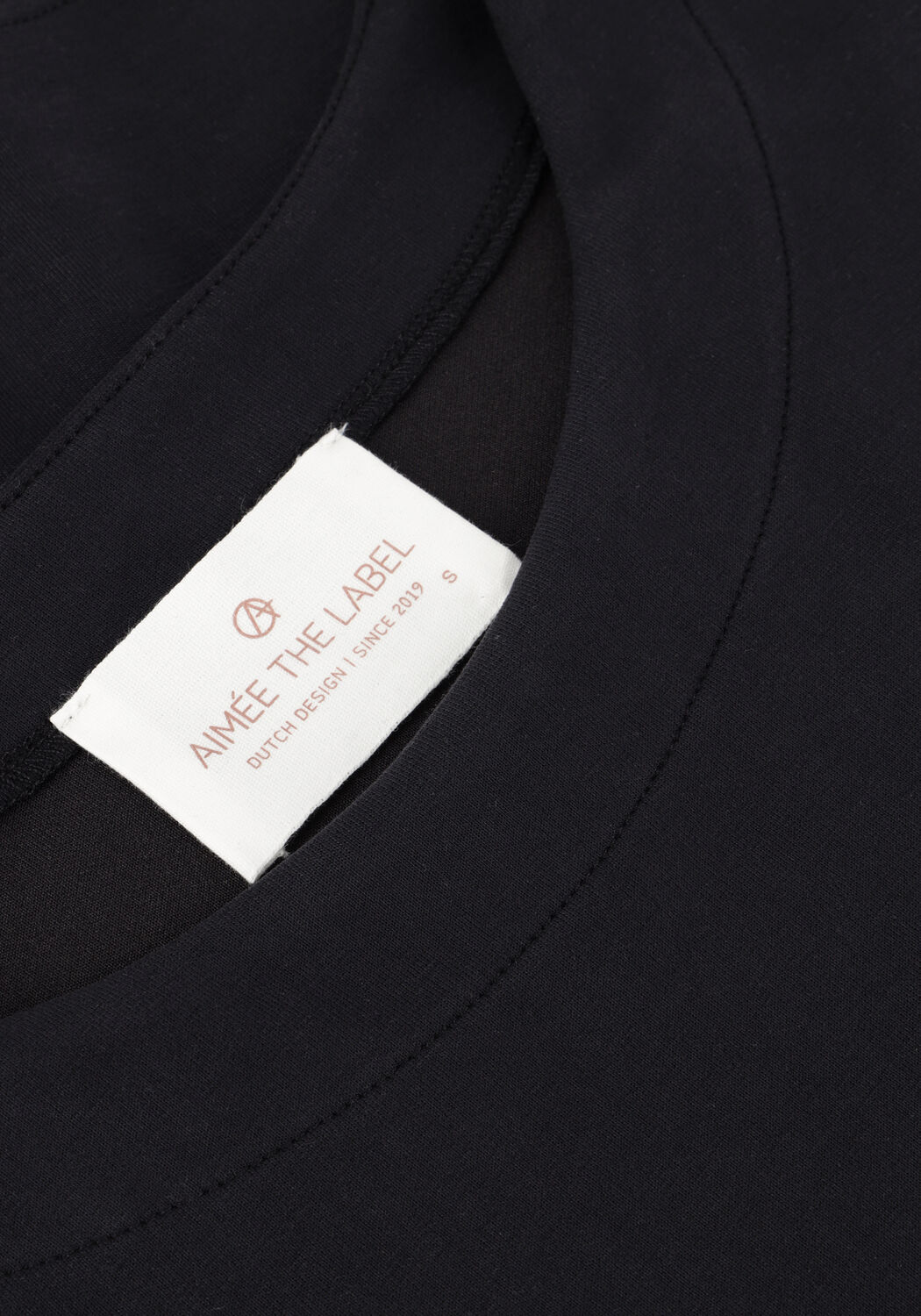 AIMEE THE LABEL T-shirt ROMEE2 en noir - large