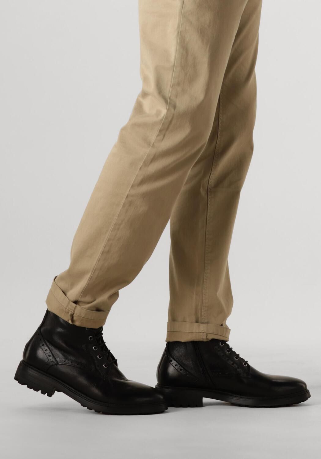 STEFANO LAURAN Bottines &agrave; lacets 3551 en noir - large