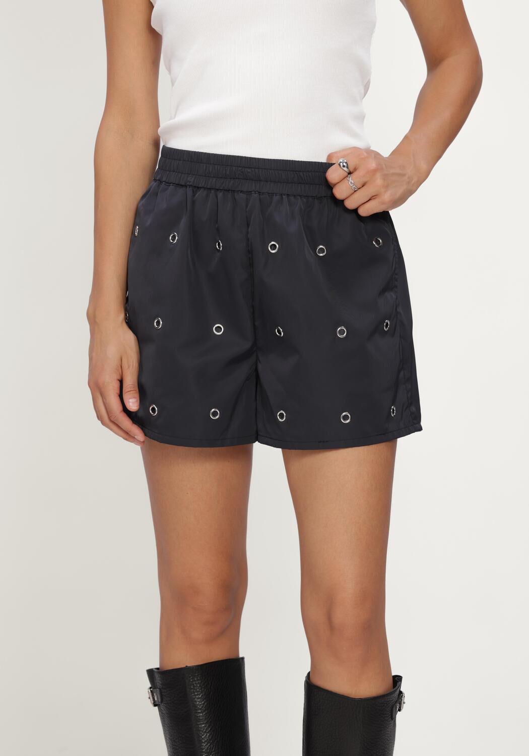 ALIX THE LABEL Pantalon courte LADIES WOVEN EYELET SHORTS Bleu fonc&eacute; - large