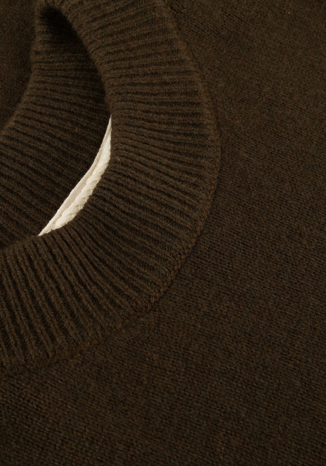 Olijf ANERKJENDT Trui AKRICO LAMBSWOOL KNIT - large