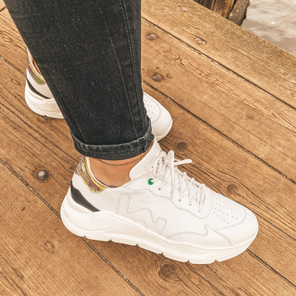 Witte WOMSH Lage sneakers WAVE WHITE SHINY Omoda