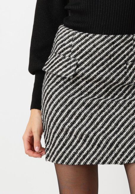 Y.A.S. Mini-jupe YASPEPPY HW SHORT SKIRT en noir - large
