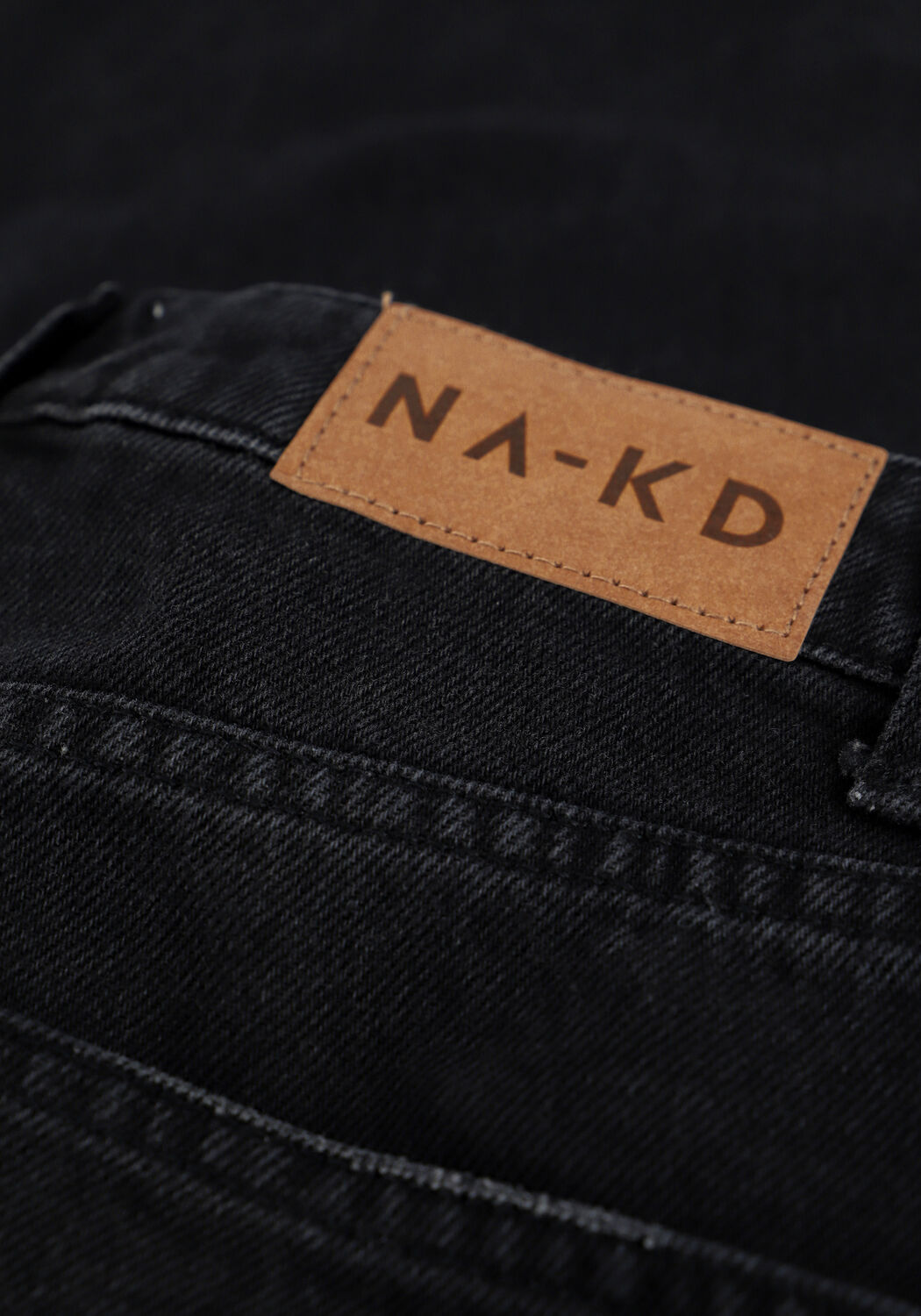 NA-KD Straight leg jeans STRAIGHT HIGH WAIST RAW HEM JE en noir - large