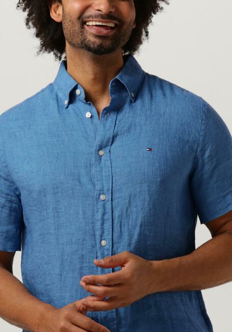 TOMMY HILFIGER Chemise décontracté PIGMENT DYED LINEN RF SHIRT S/S en bleu - large