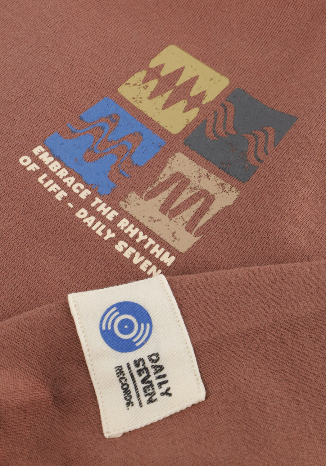 DAILY7 Pull OVERSIZED SWEATER ARTWORK en marron - large