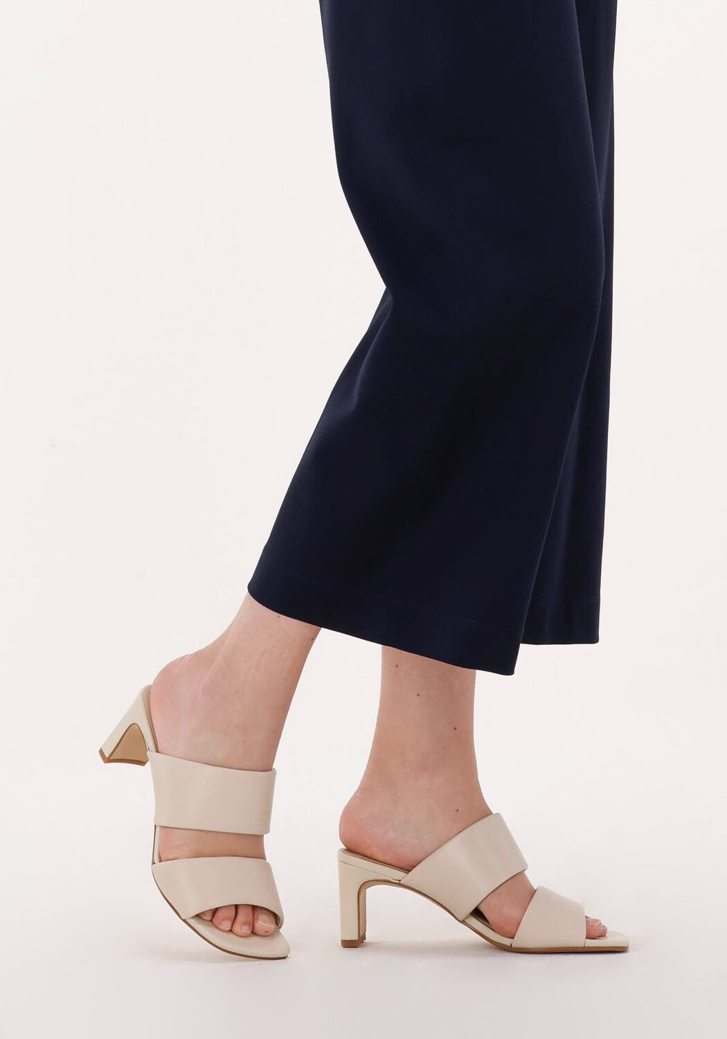 VAGABOND SHOEMAKERS Mules LUISA MULE en beige - large