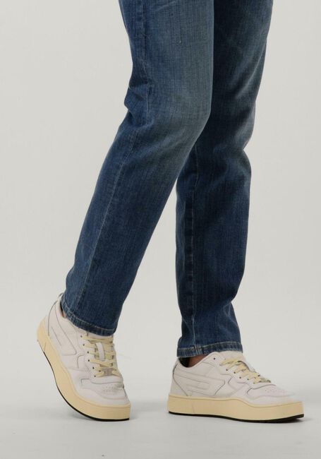 DIESEL Baskets basses S-UKIYO LOW en blanc - large