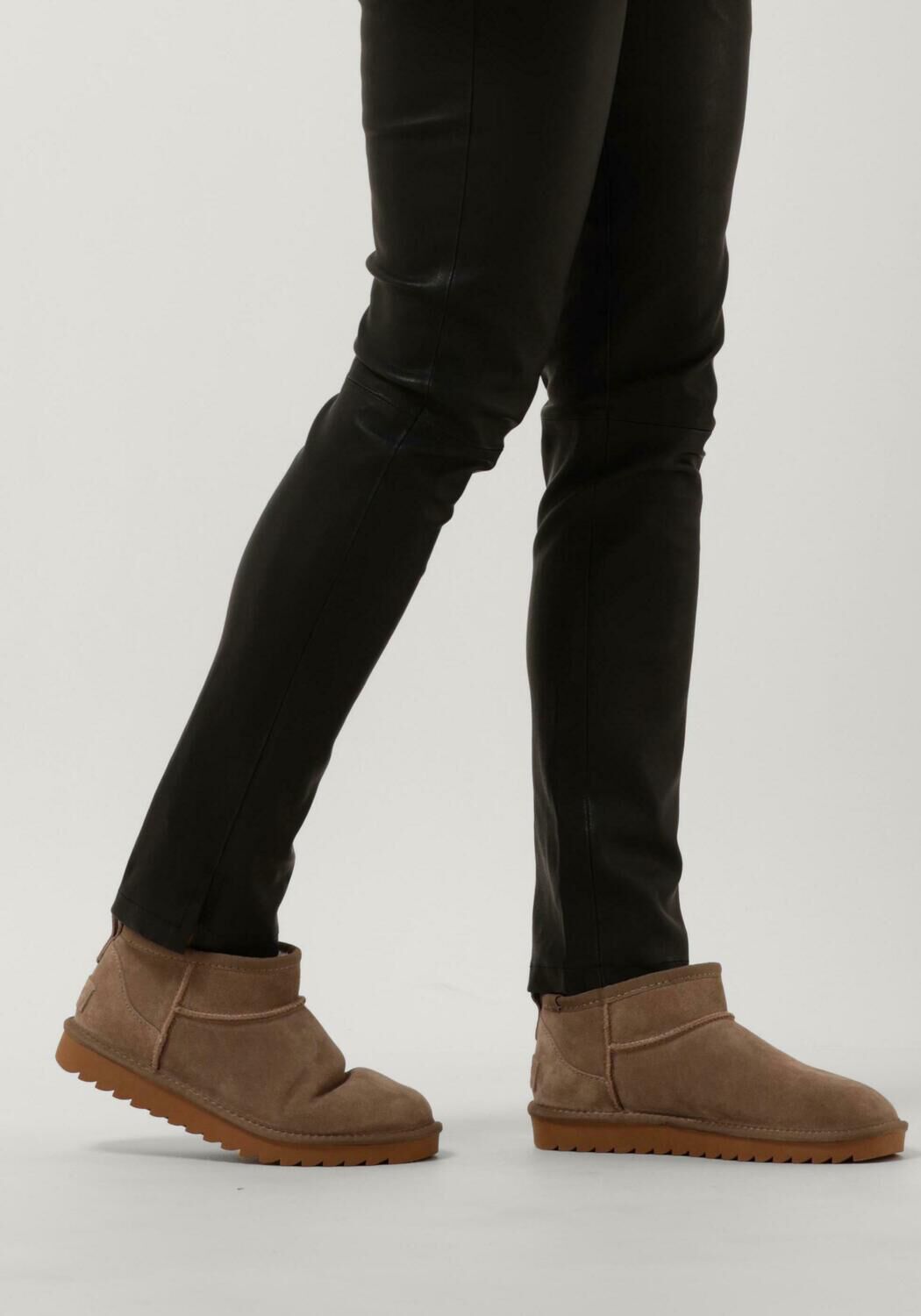 COLORS OF CALIFORNIA Bottes fourrure SHORT WINTER BOOT en taupe - large