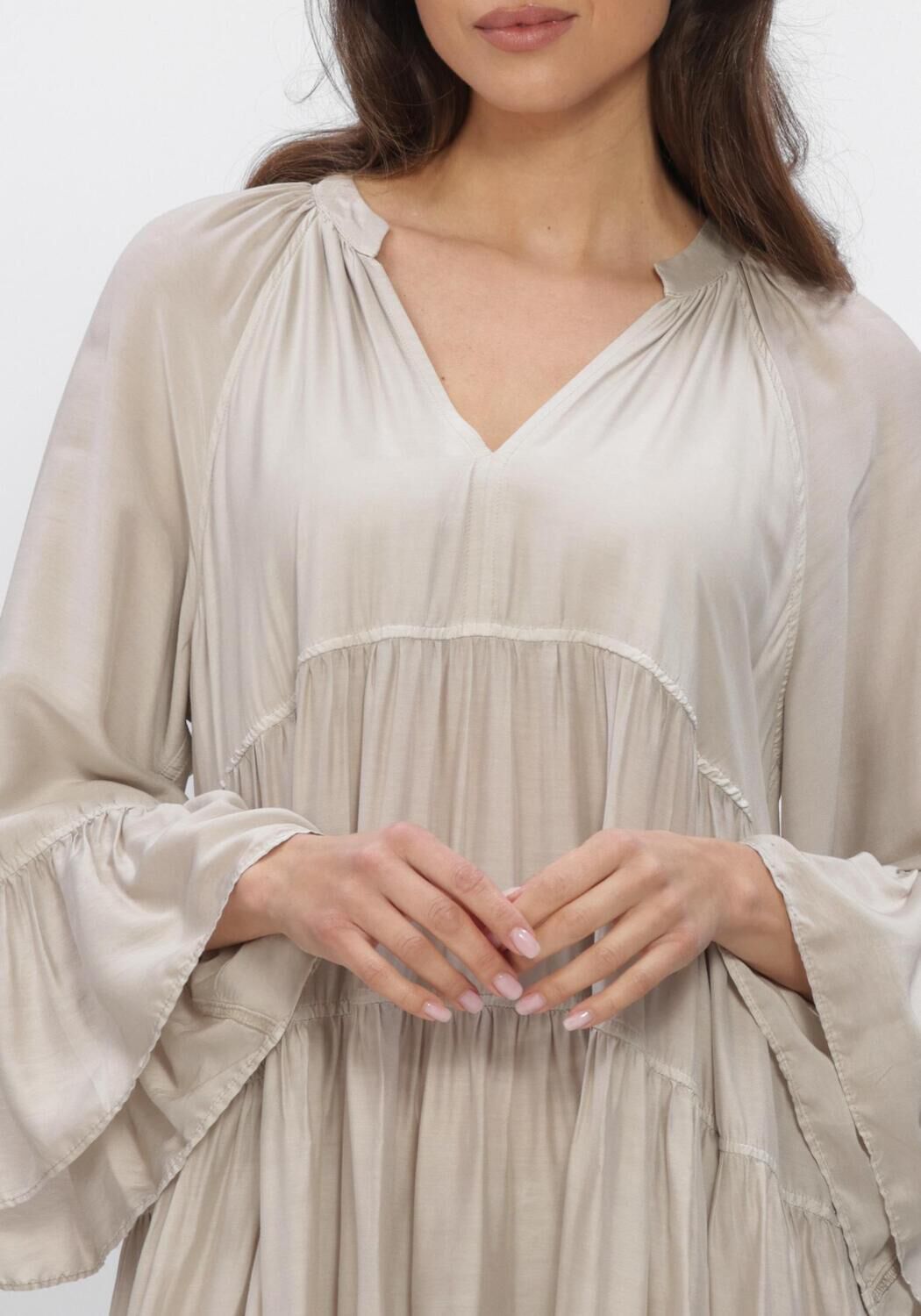 NEMA N226 Robes en beige - large