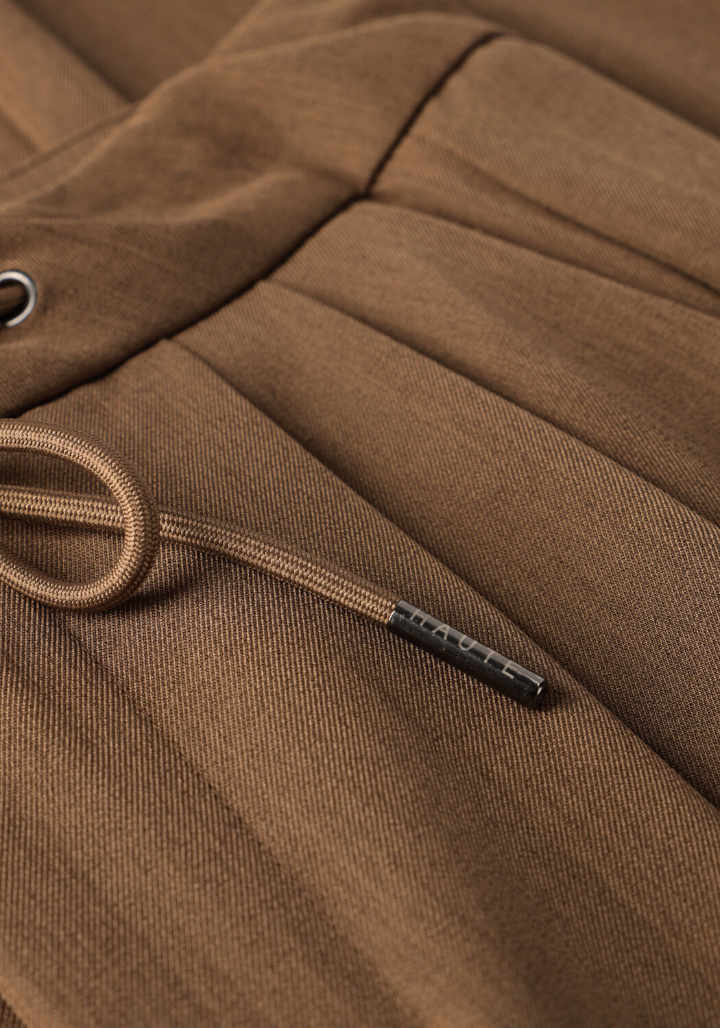 HAUTE L'AMITI&Eacute; Pantalon de jogging MICHELLE TAILOR TIE TALL PANT en marron - large