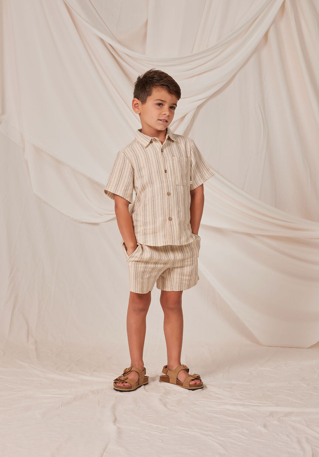 RYLEE + CRU Pantalon courte BERMUDA SHORT en beige - large