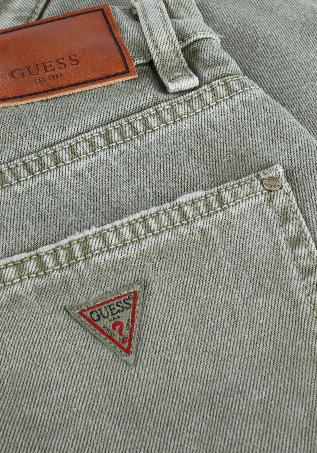 Grijze GUESS Broeken/jumpsuits MANILLA SHORT - large