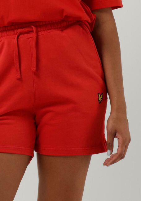 LYLE & SCOTT PIGMENT DYE SWEATSHORT Pantalons en rouge - large