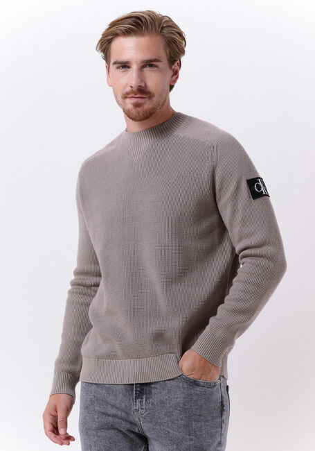 CALVIN KLEIN Chandail MONOLOGO BADGE SWEATER en taupe - large