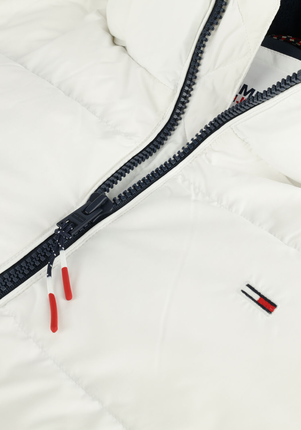 TOMMY JEANS Veste matelass&eacute; TJM ESSENTIAL DOWN JACKET en blanc - large