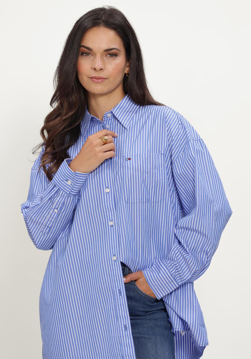 TOMMY JEANS TJW OVS ESSENTIAL SHIRT EXT Blouses en bleu - large