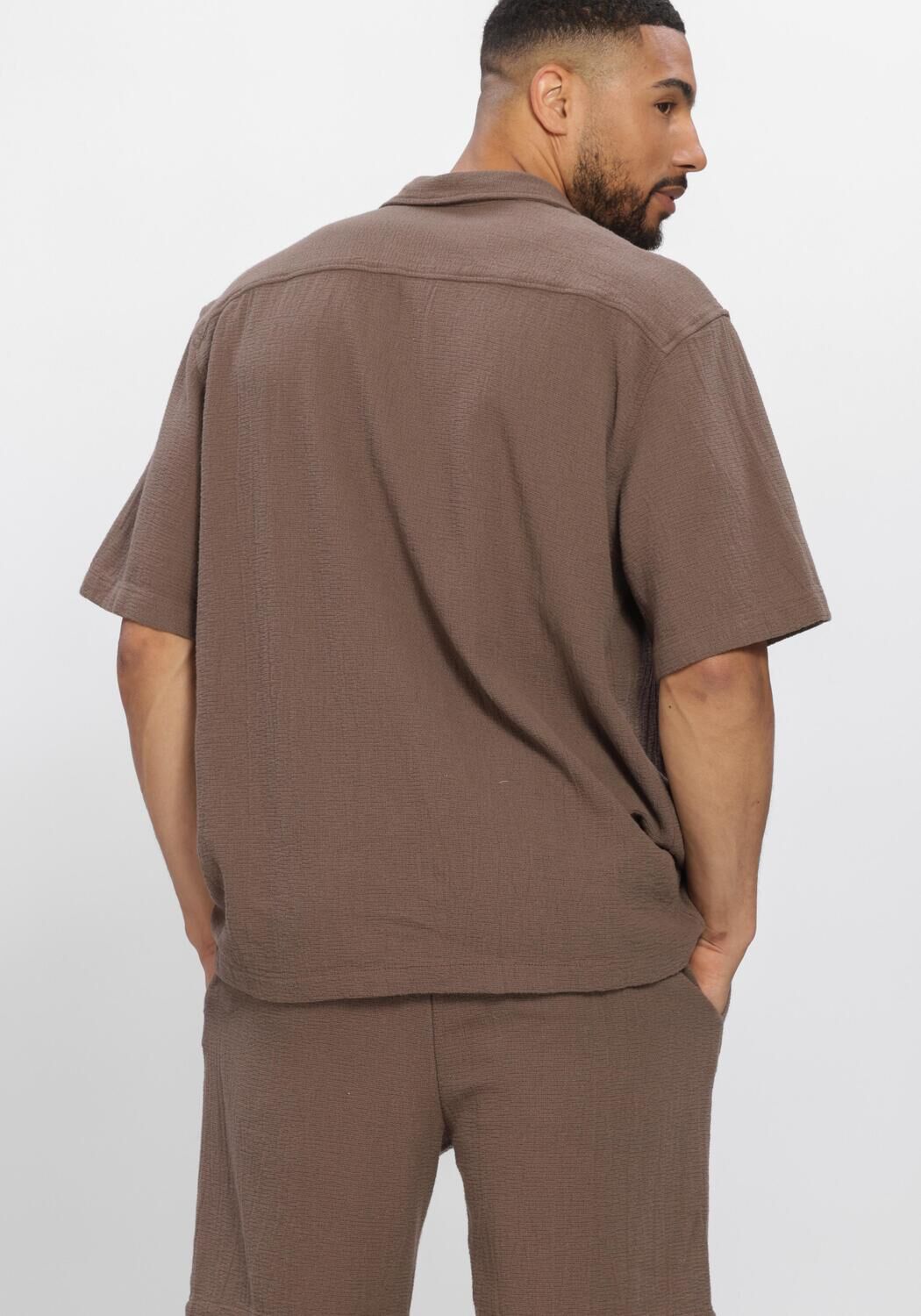 Bruine SELECTED MEN Overhemden SLHRLXCAL SS SHIRT RESORT - large
