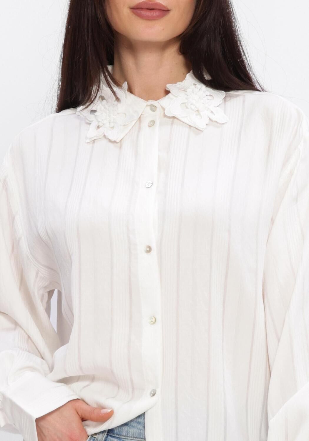 JANSEN AMSTERDAM RABIA BLOUSE SLG 783 LONG SLEEVE LACE FLOWERS AT COLLAR Blouses en blanc - large