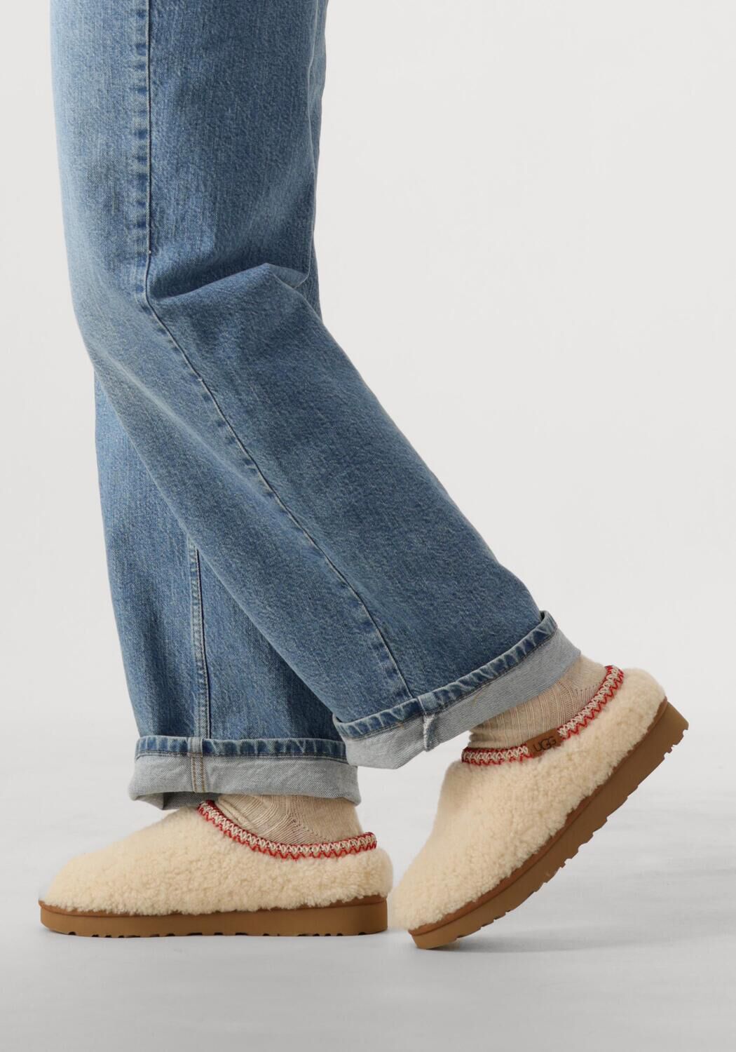 UGG TASMAN MAXI CURLY Chaussures &agrave; enfiler en beige - large